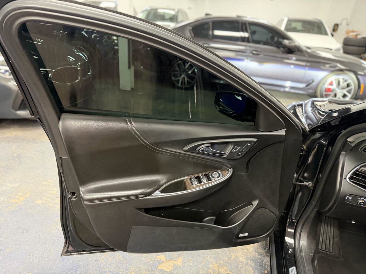 Used 2019 Chevrolet Malibu Premier w/ Sun and Wheel Package image 12