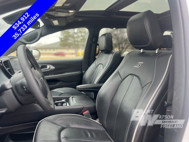 Used 2025 Chrysler Pacifica Limited image 11