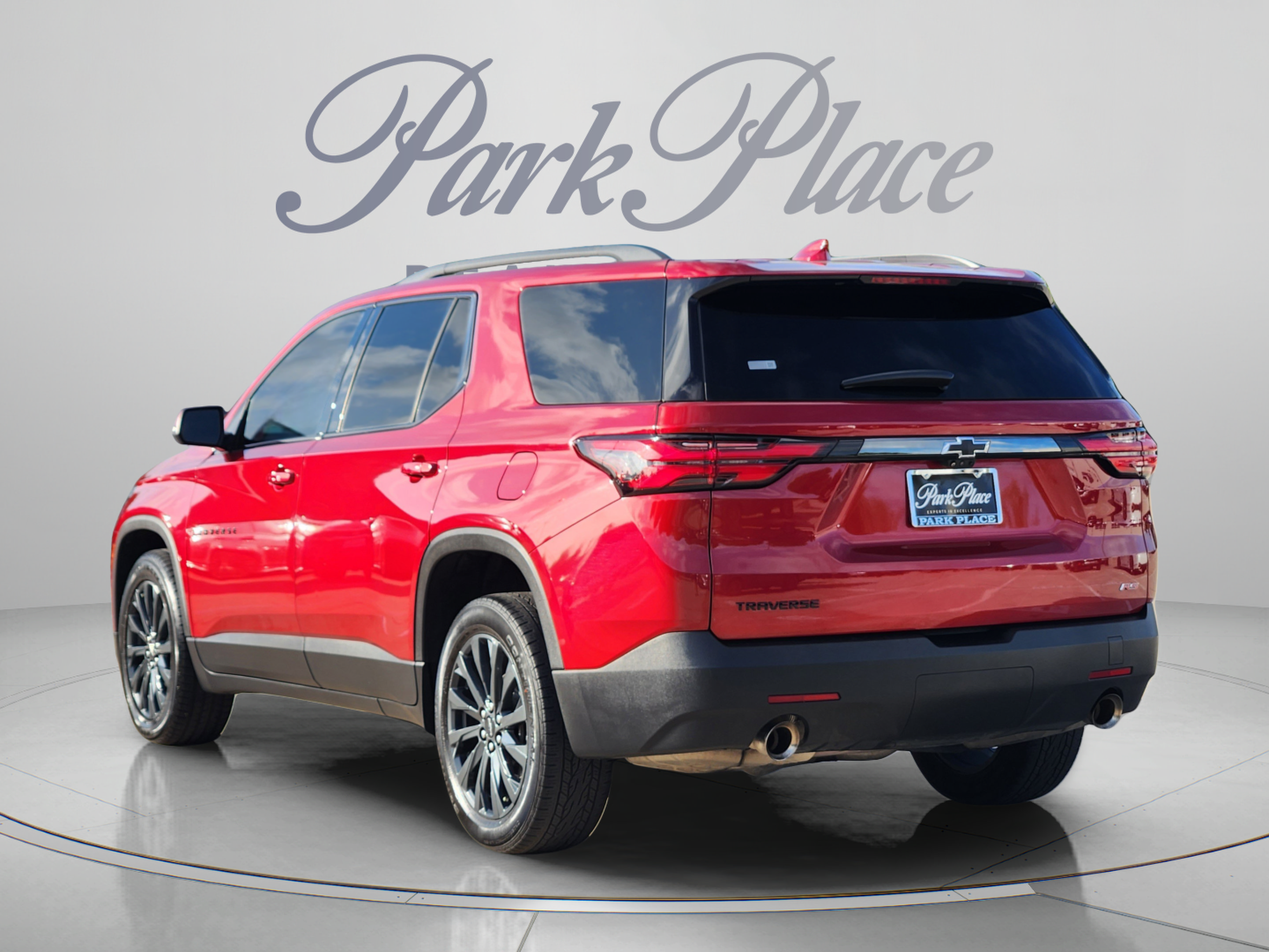 Used 2023 Chevrolet Traverse RS FWD image 3