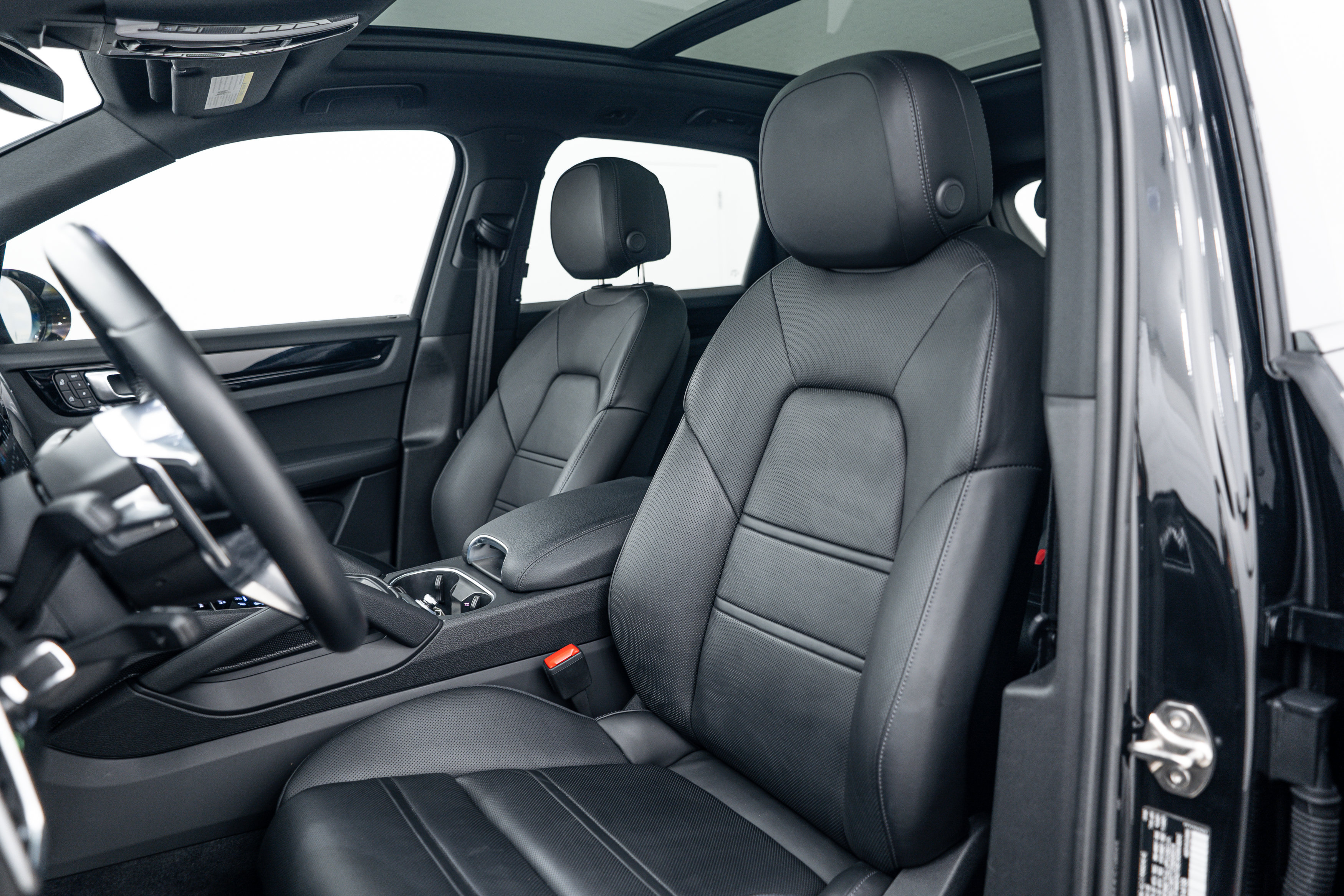 Certified 2023 Porsche Cayenne S AWD/4WD image 21