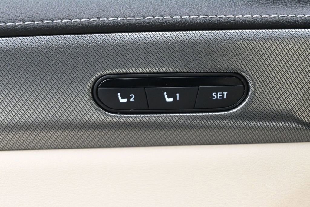 Used 2023 INFINITI QX60 Luxe w/ Cargo Package FWD image 5