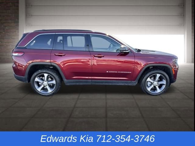 Used 2024 Jeep Grand Cherokee Limited w/ Luxury Tech Group II image 7