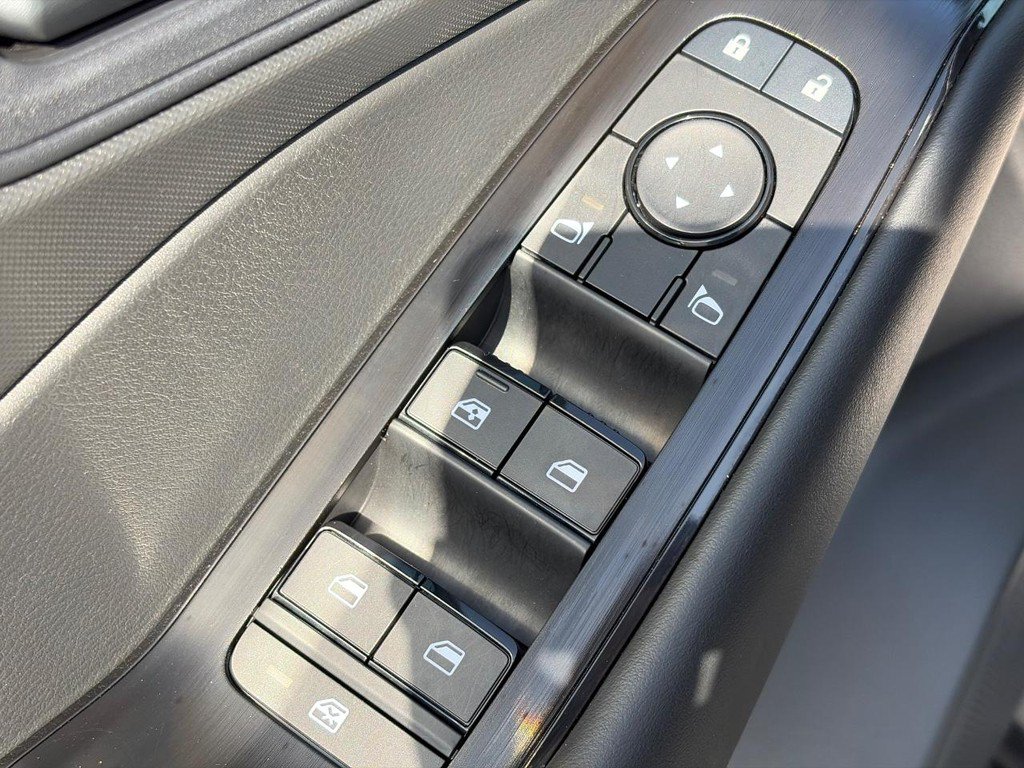 Used 2025 Nissan Rogue S FWD image 21