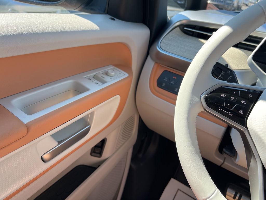 New 2025 Volkswagen ID. Buzz 1st Edition image 18