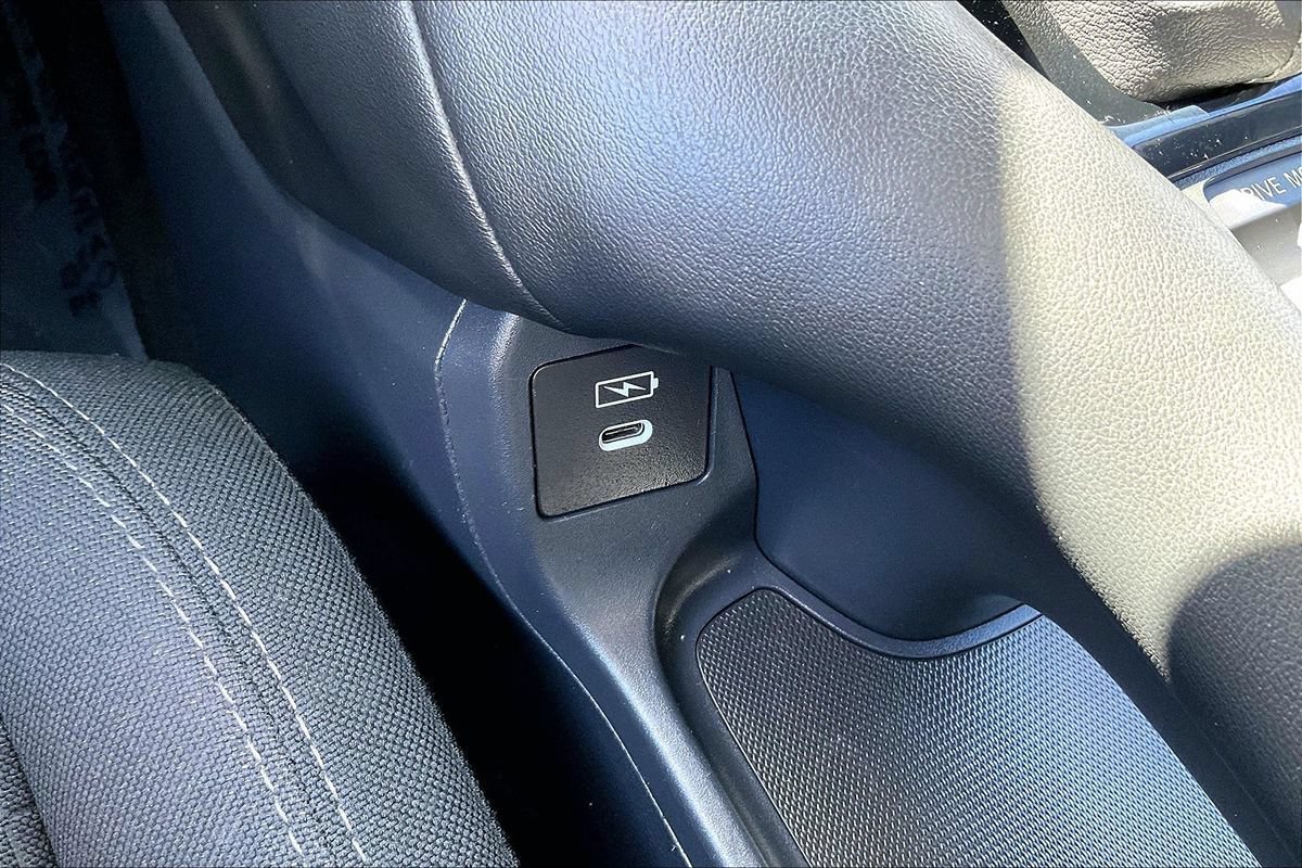 Used 2025 Honda HR-V LX image 18