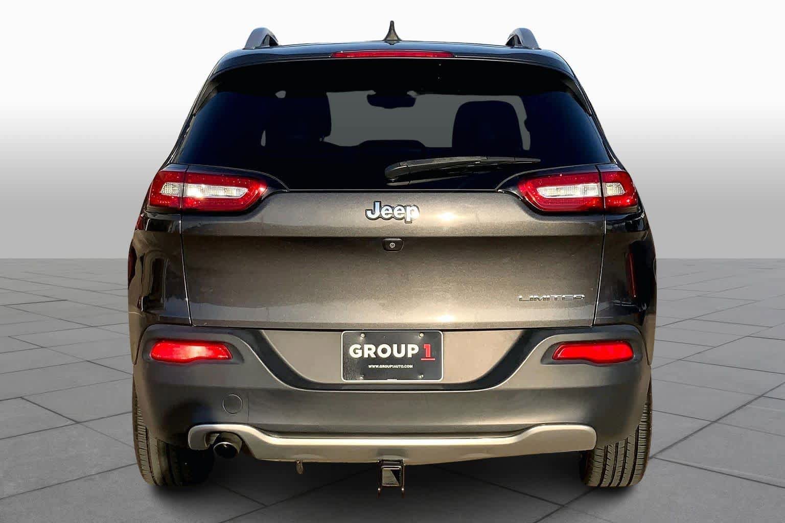 Used 2017 Jeep Cherokee Limited image 5