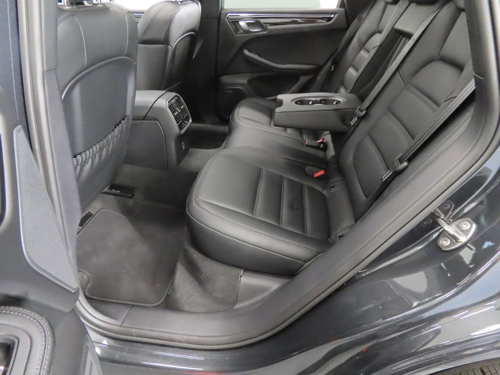 Certified 2026 Porsche Macan AWD/4WD image 44