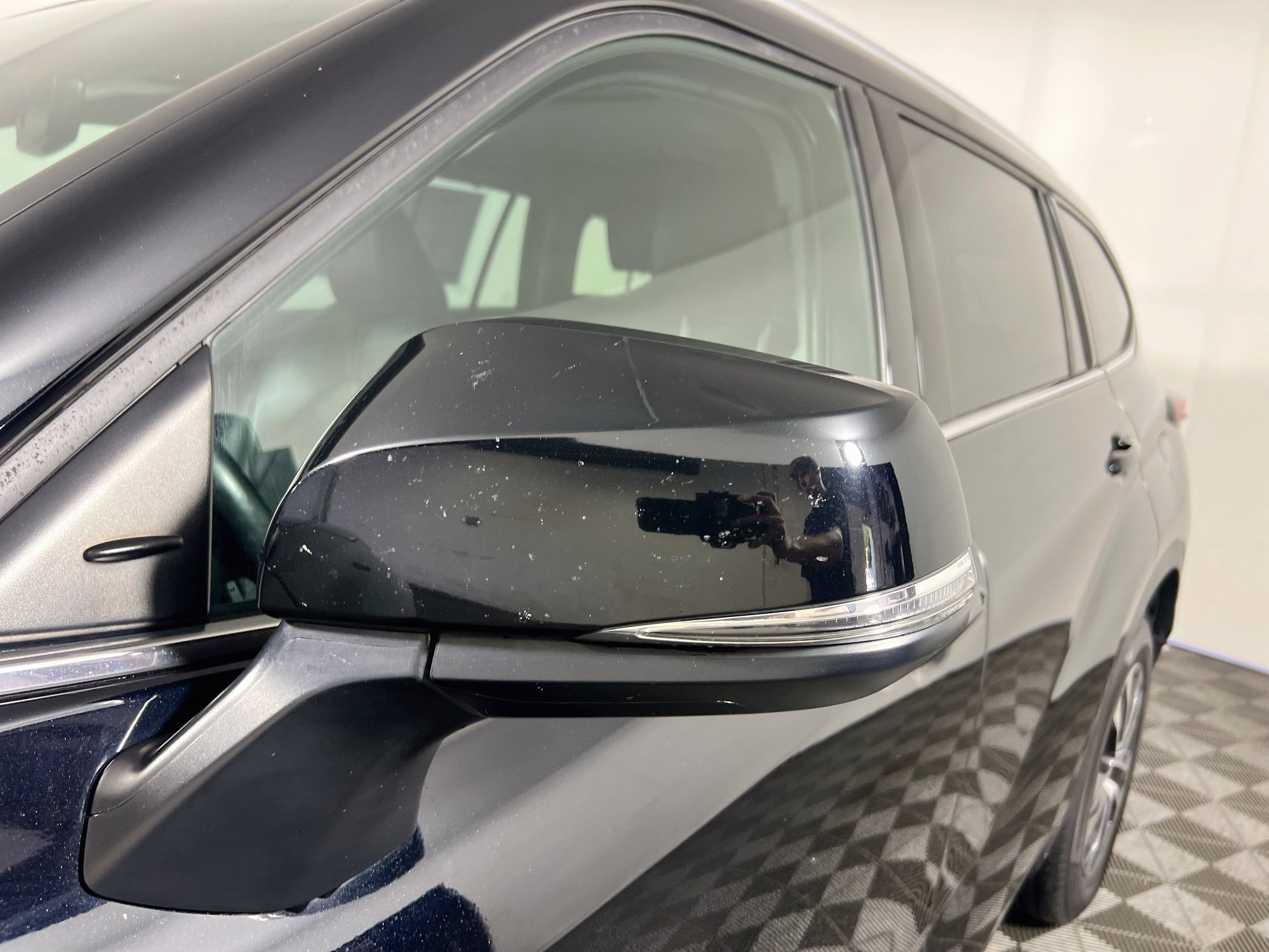 Used 2022 Toyota Highlander XLE FWD image 12