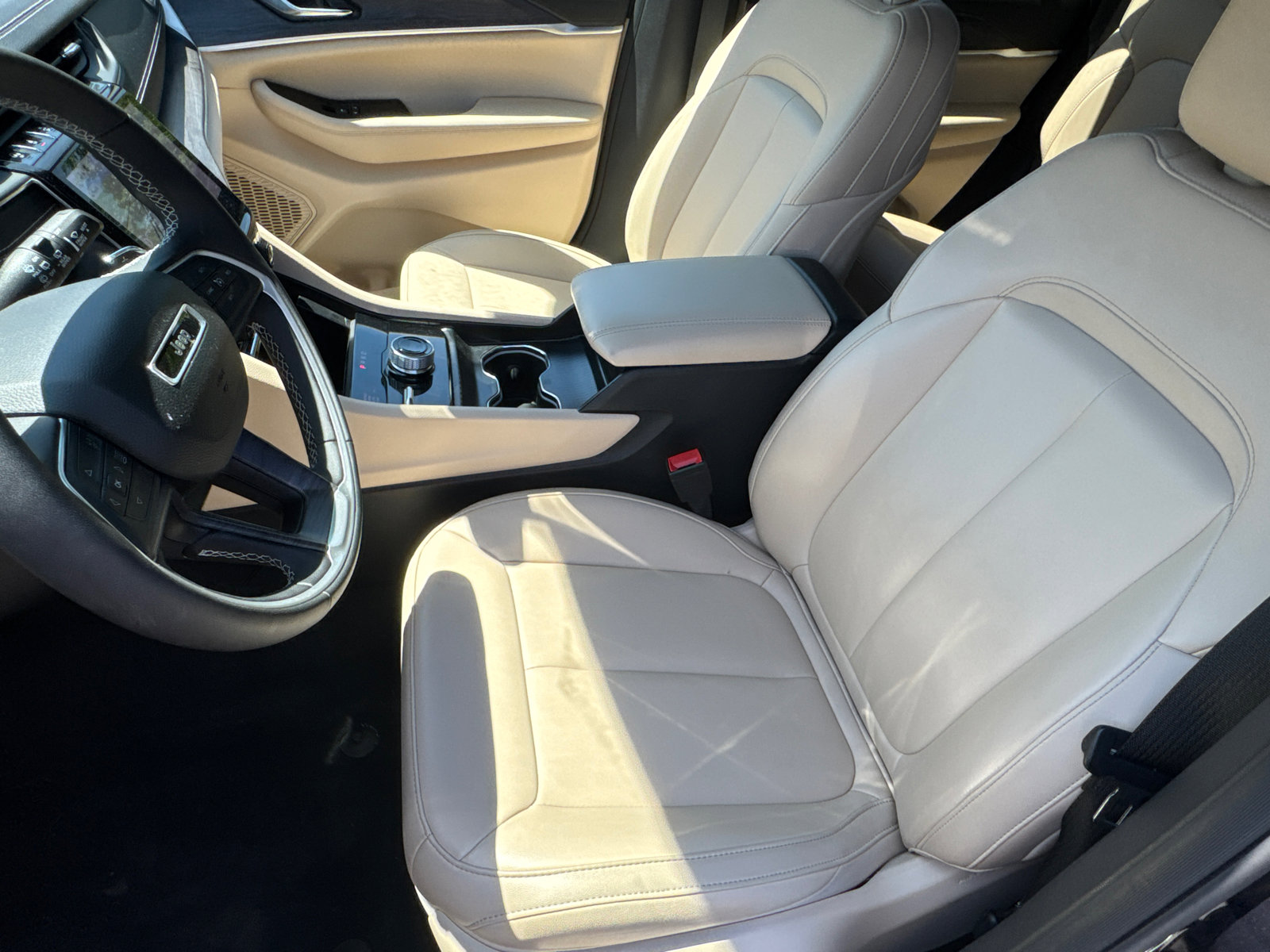 Used 2024 Jeep Grand Cherokee Limited image 9