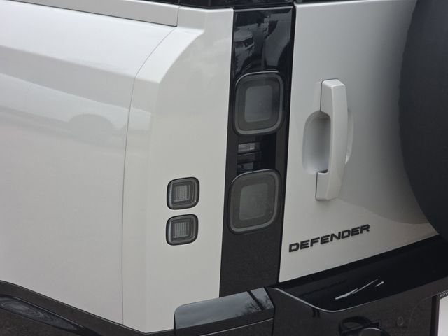 New 2026 Land Rover Defender 130 X-Dynamic SE image 23
