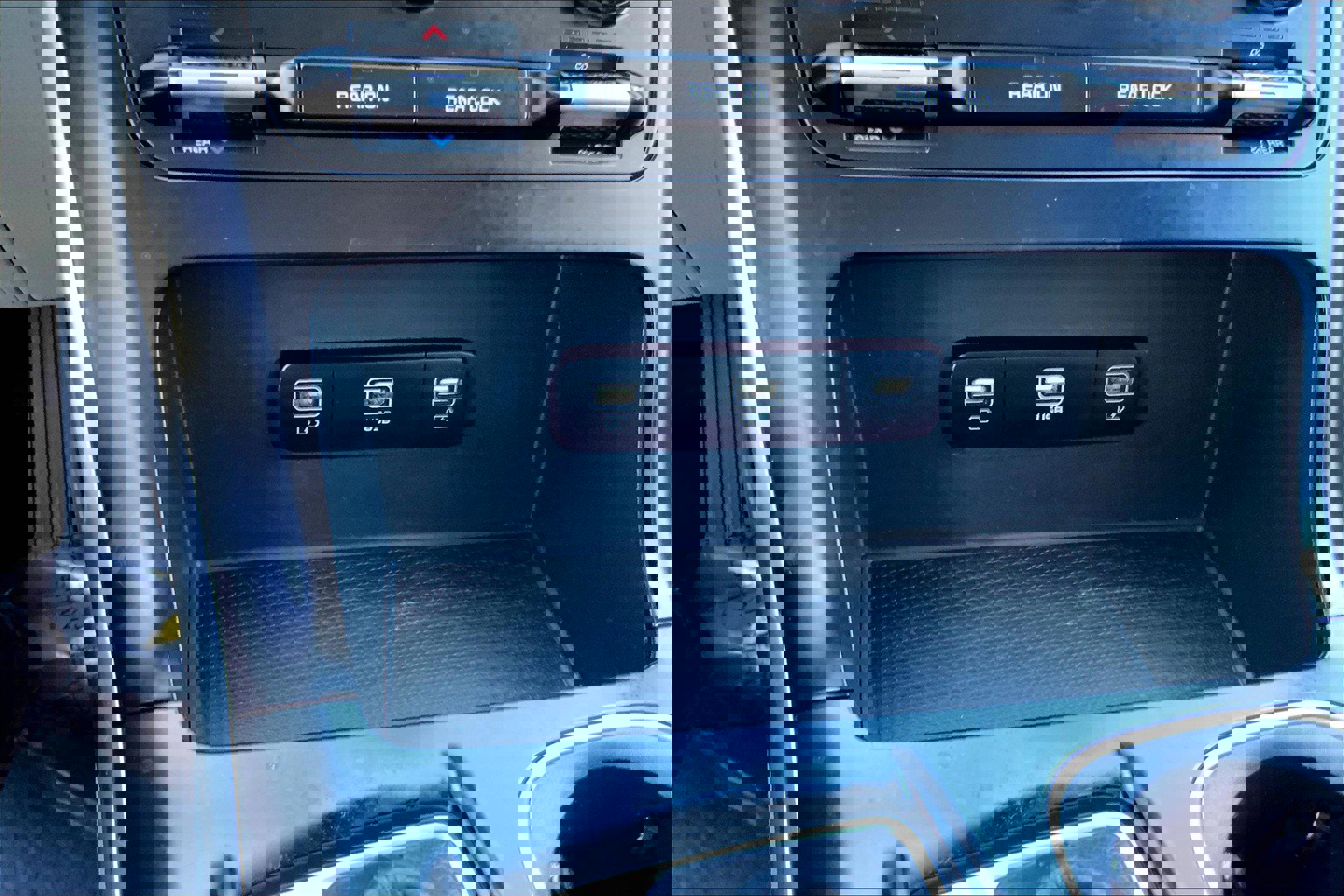 Used 2024 Kia Carnival LX image 35