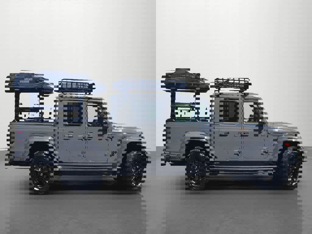 Used 2023 Jeep Gladiator Overland image 8