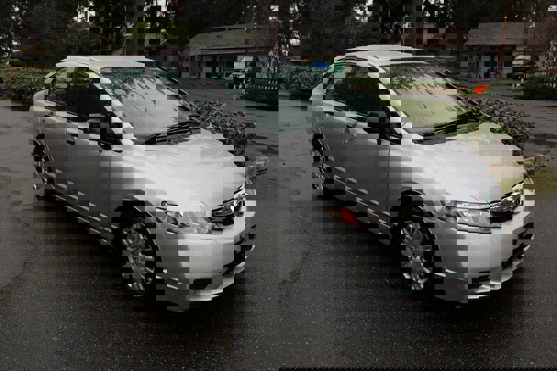 Used 2011 Honda Civic DX-VP image 2