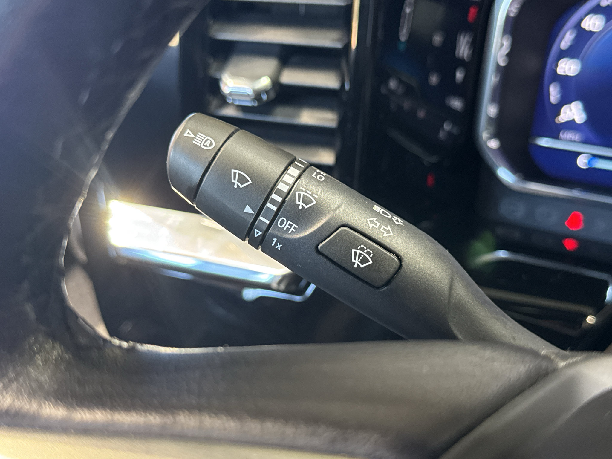 Used 2023 Chevrolet Silverado 1500 LT AWD/4WD image 24