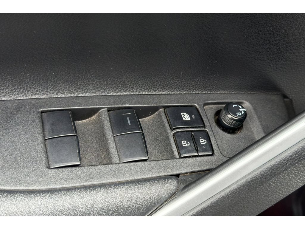 Used 2023 Toyota Corolla Cross LE w/ Moonroof Package AWD/4WD image 12