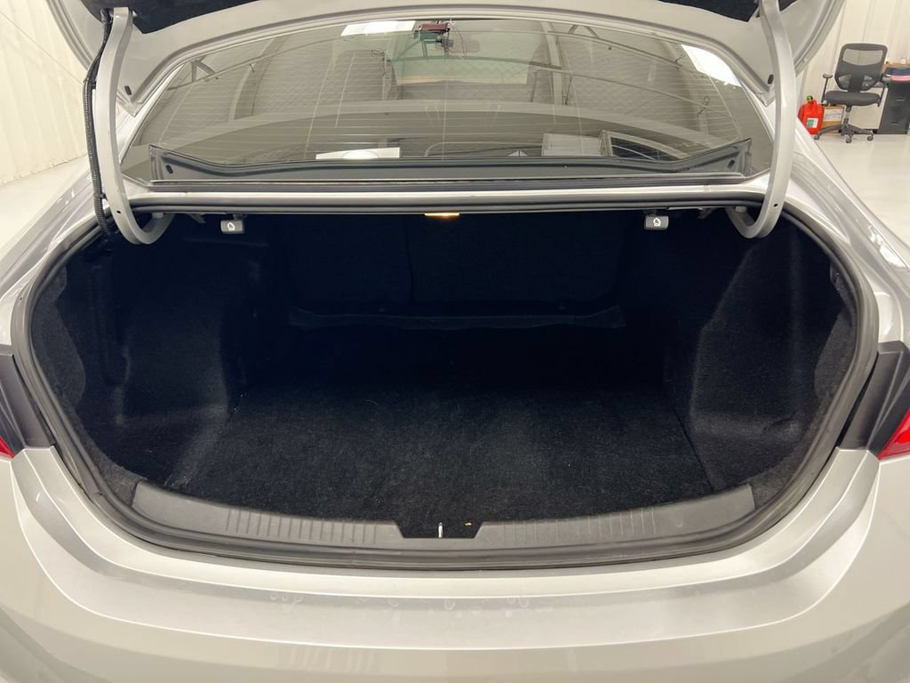 Used 2021 Chevrolet Malibu RS FWD image 23