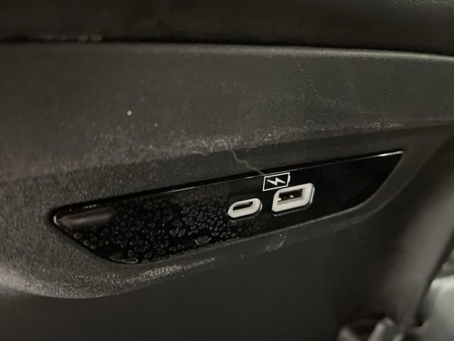 Used 2023 Chrysler Pacifica Touring-L image 27