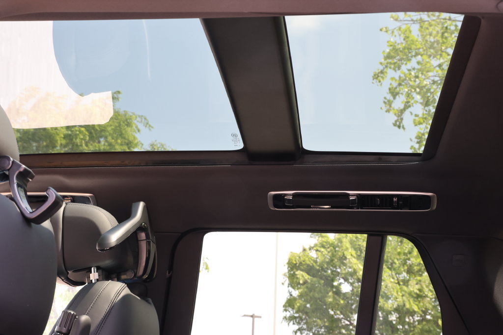 New 2026 Land Rover Range Rover SE AWD/4WD image 9