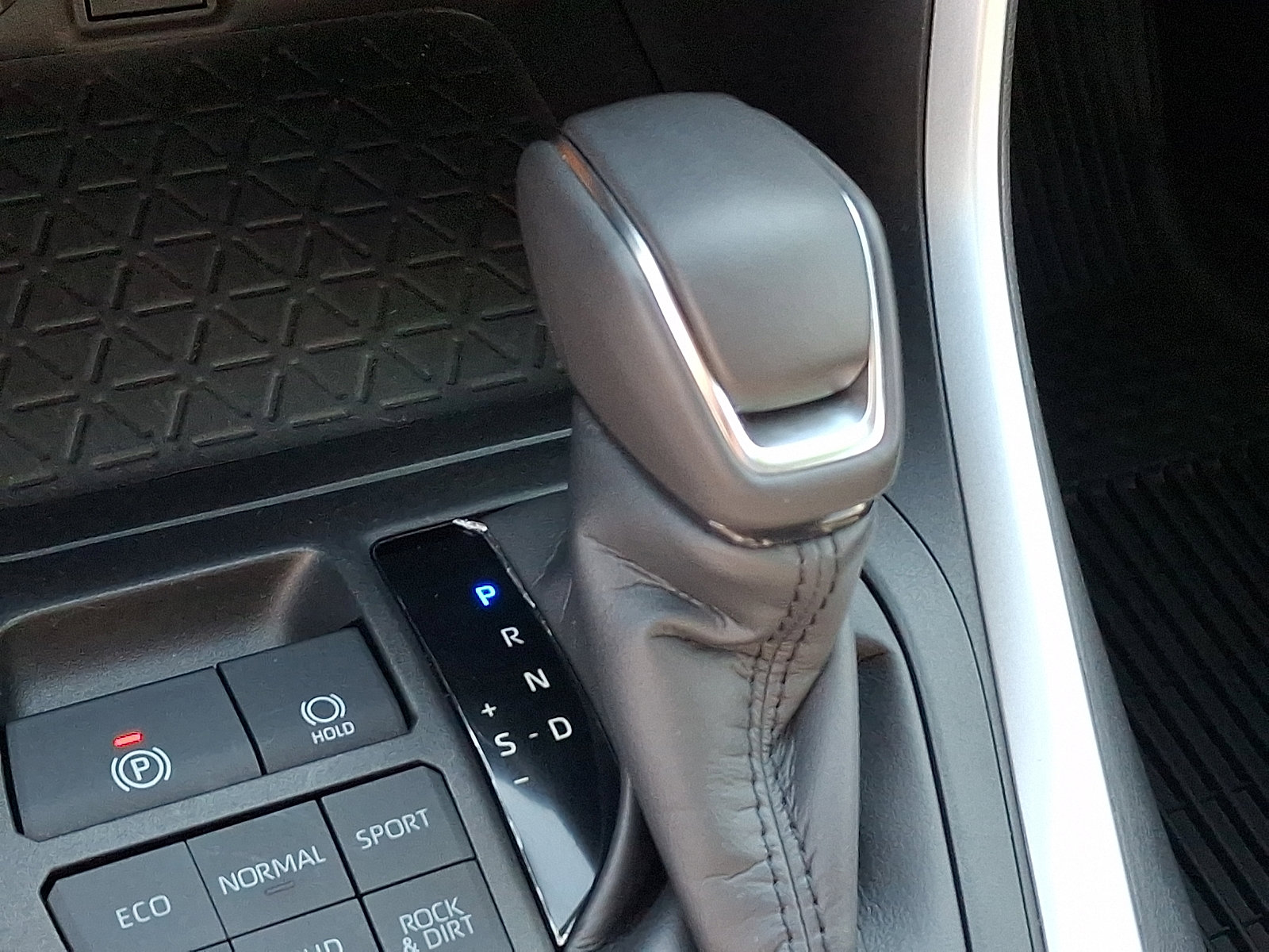 Used 2023 Toyota RAV4 XLE Premium AWD/4WD image 15