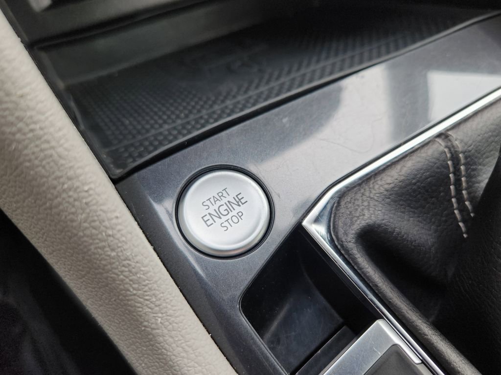 Used 2022 Volkswagen Tiguan SE image 11