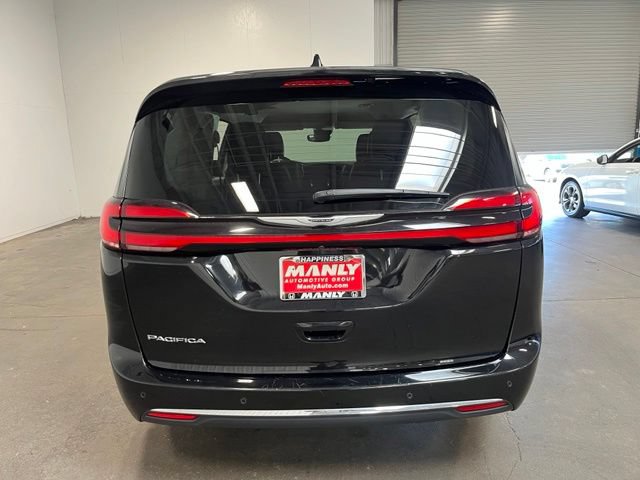 Used 2024 Chrysler Pacifica Touring-L FWD image 4