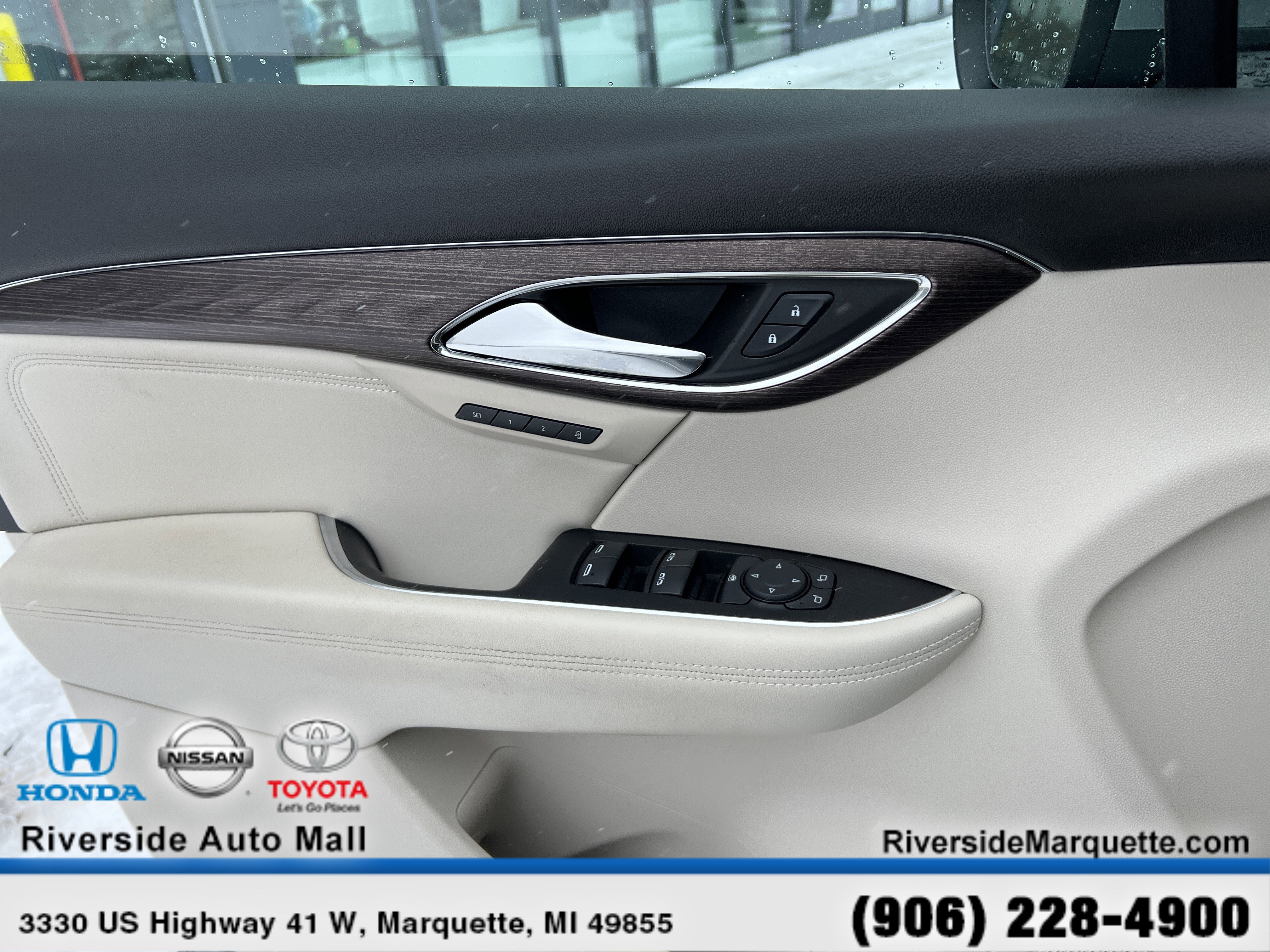 Used 2023 Buick Envision Avenir image 25