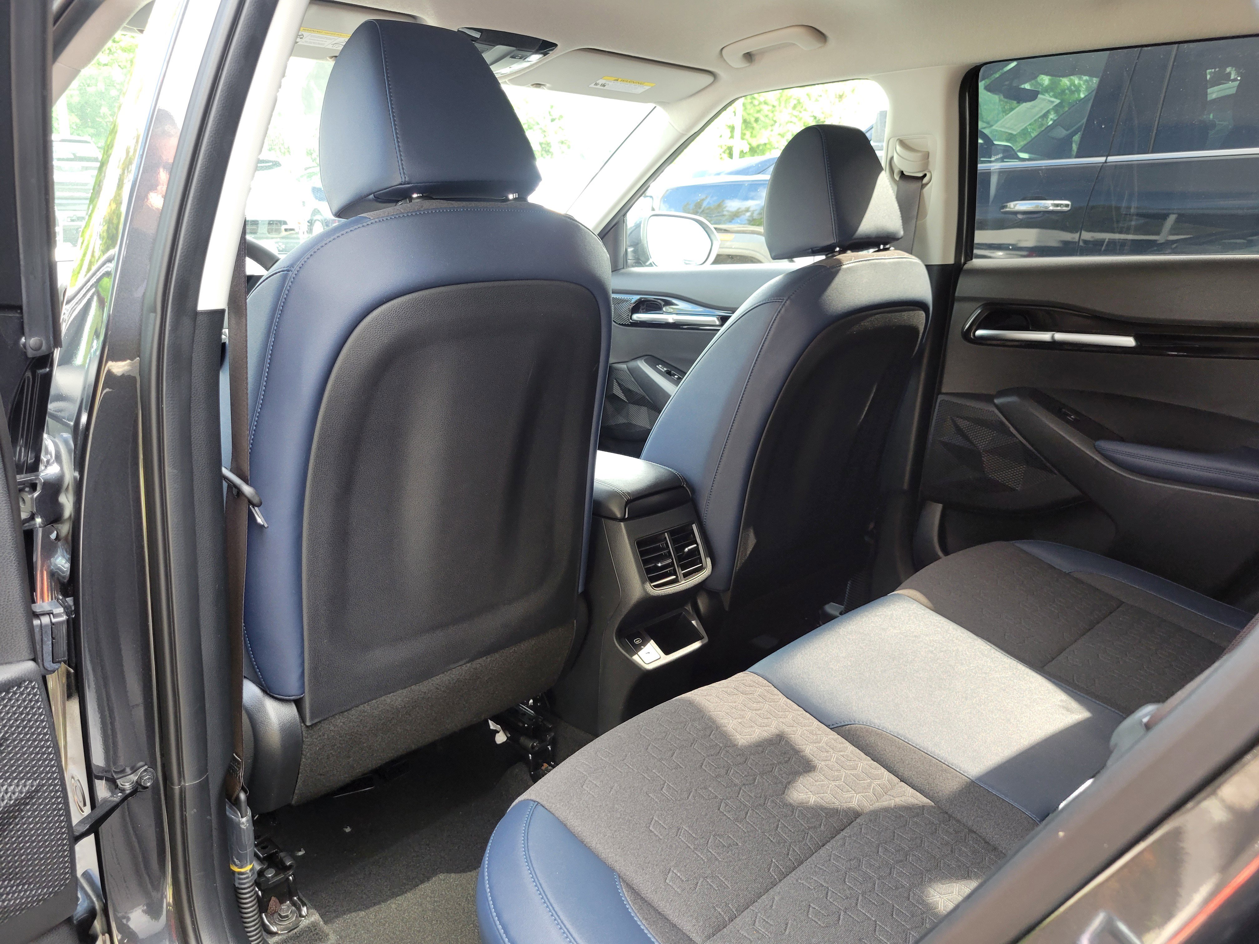 Used 2025 Kia Seltos S FWD image 14