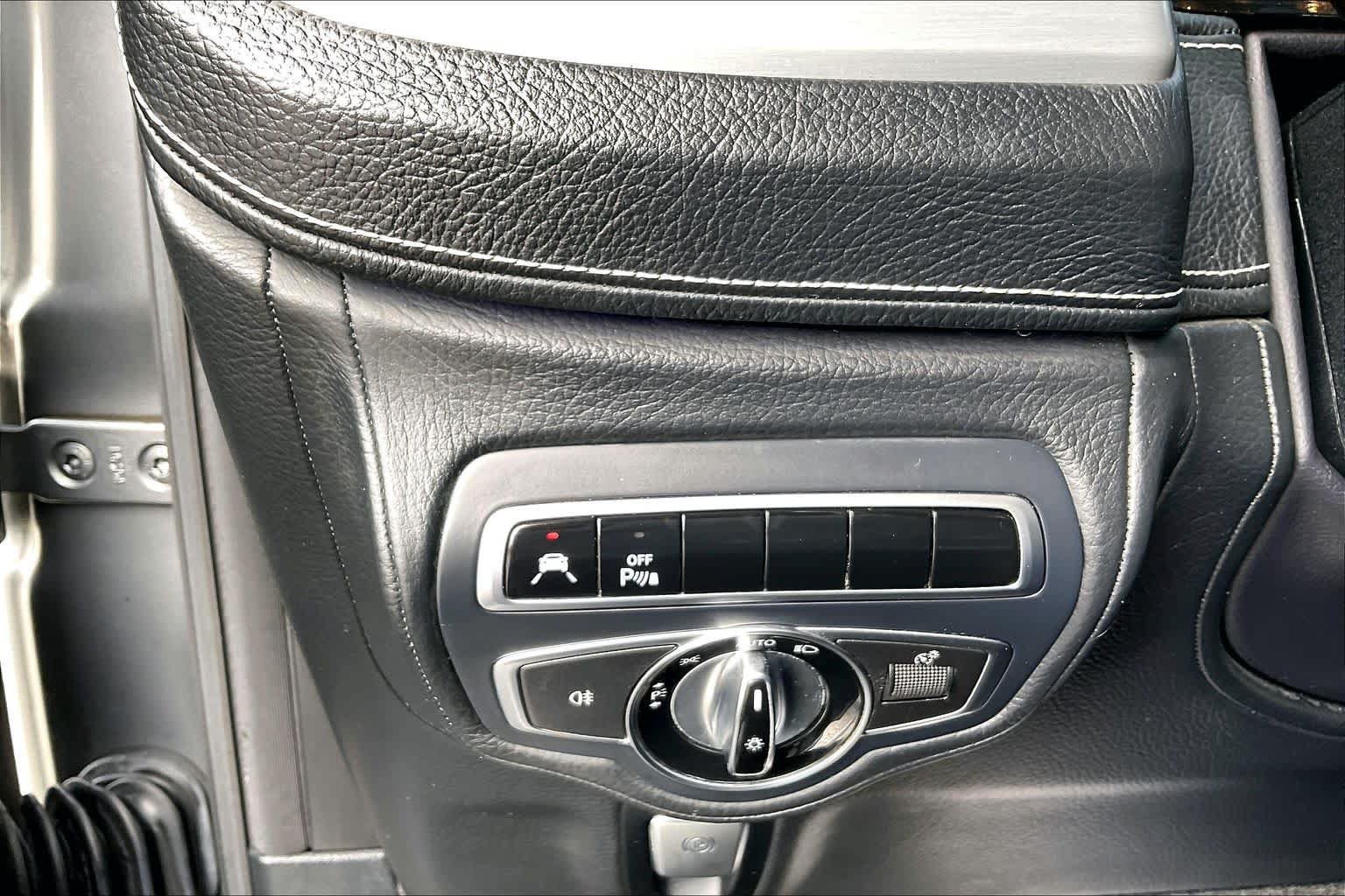 Used 2020 Mercedes-Benz G 550 w/ G Manufaktur Interior Package image 34
