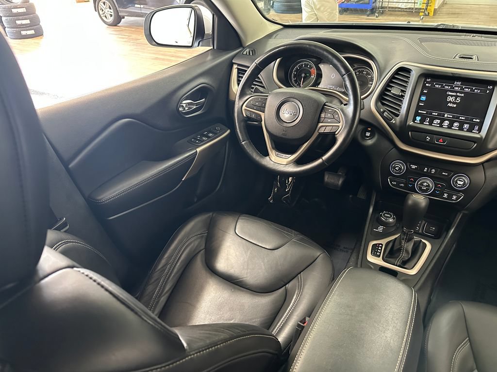 Used 2018 Jeep Cherokee Limited w/ Trailer Tow Group AWD/4WD image 14