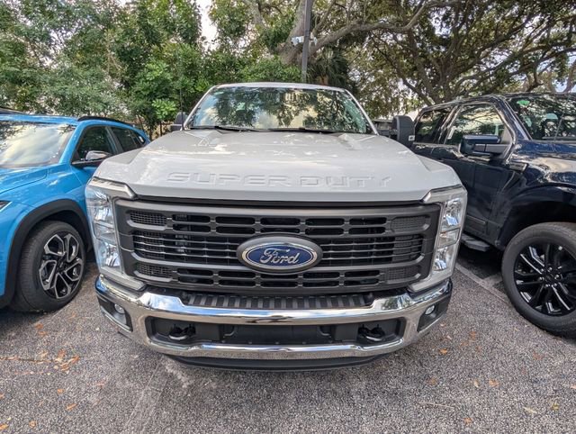 New 2026 Ford F250 XL w/ XL Chrome Package image 3