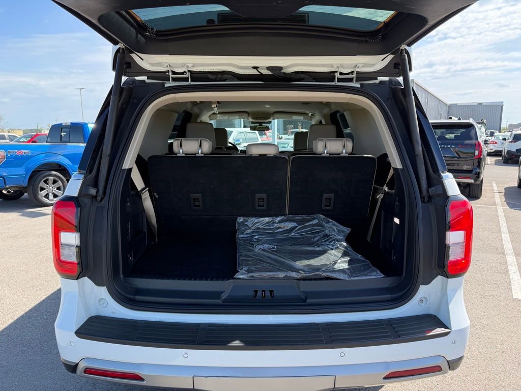 Used 2023 Ford Expedition XLT image 20