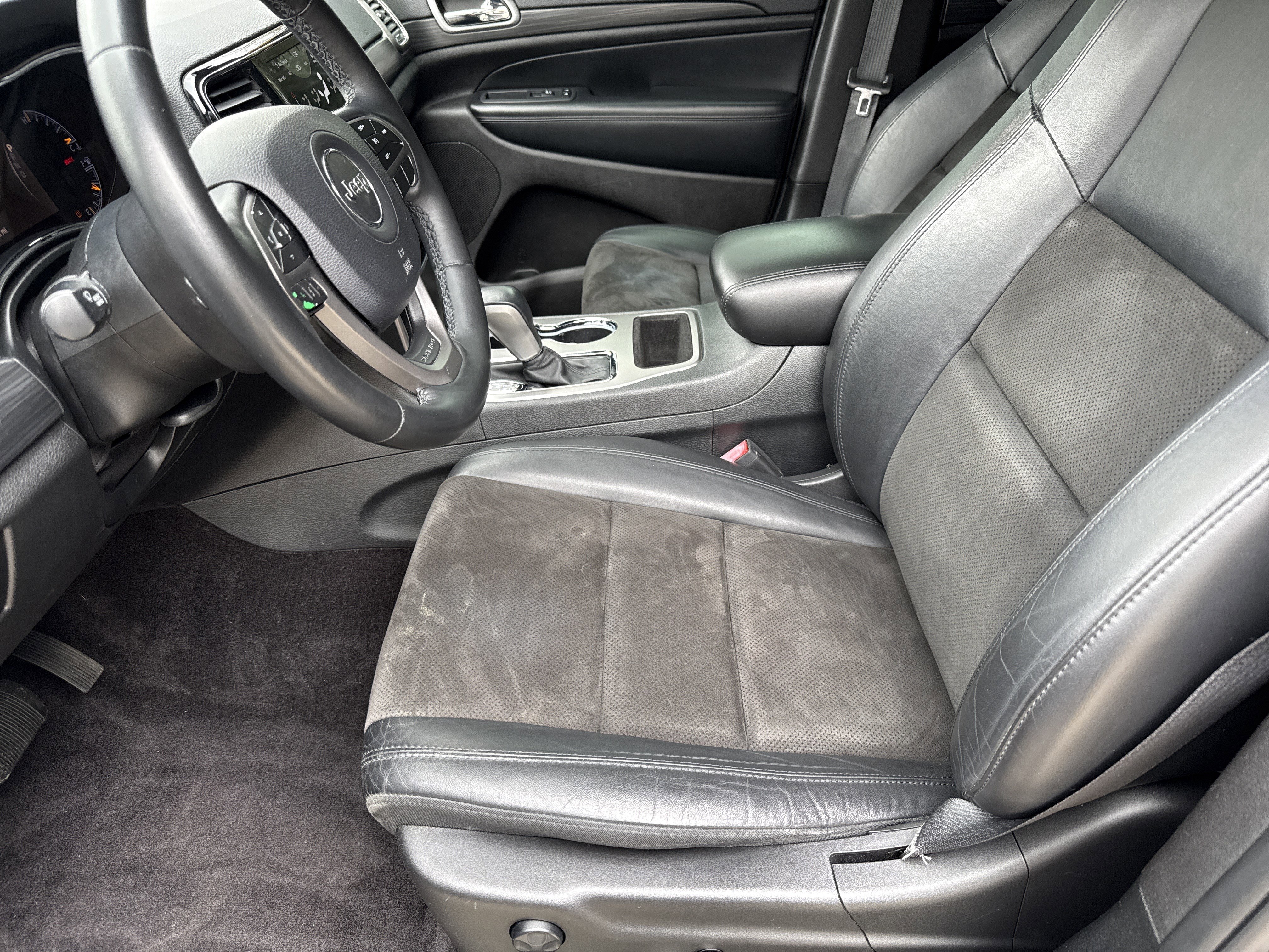 Used 2019 Jeep Grand Cherokee Altitude RWD image 9