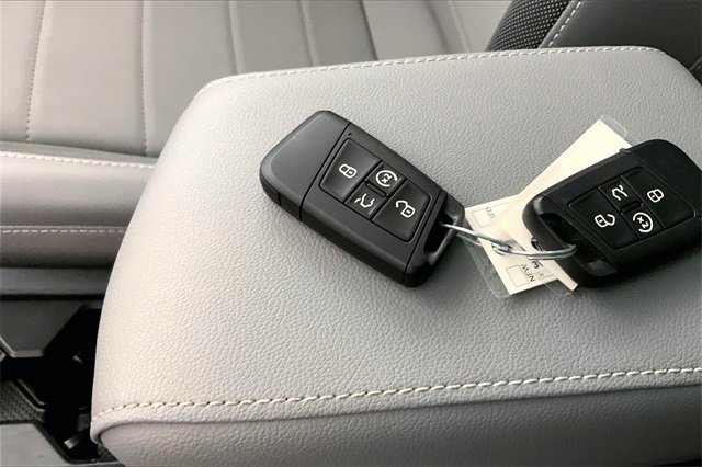 Certified 2023 Volkswagen Taos SE w/ Panoramic Sunroof Package image 11