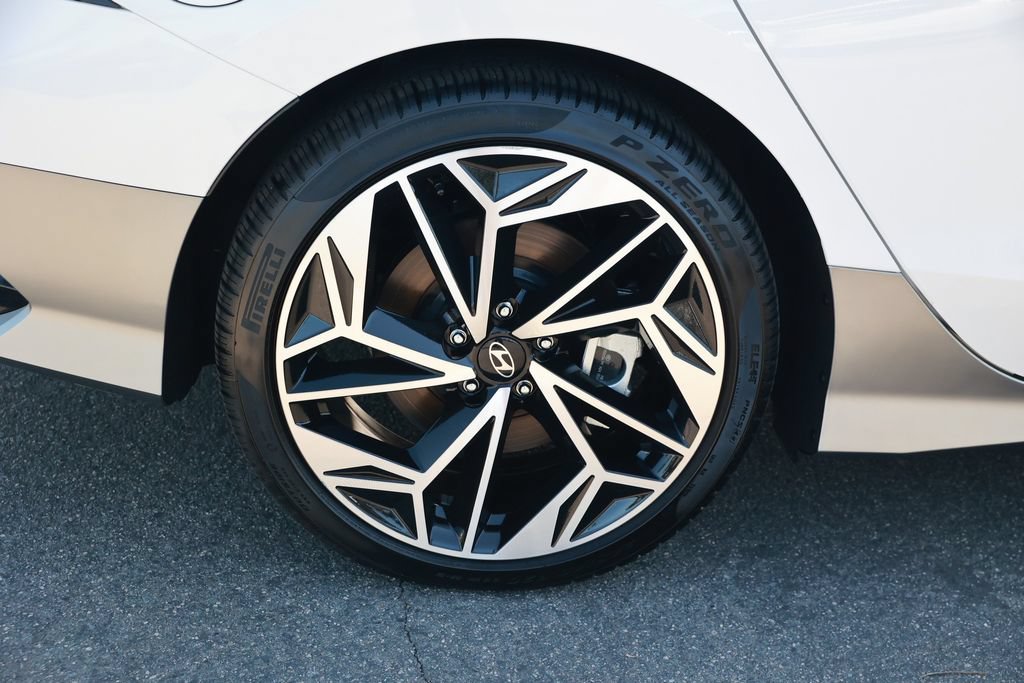 Used 2025 Hyundai Ioniq 6 SEL AWD/4WD image 11