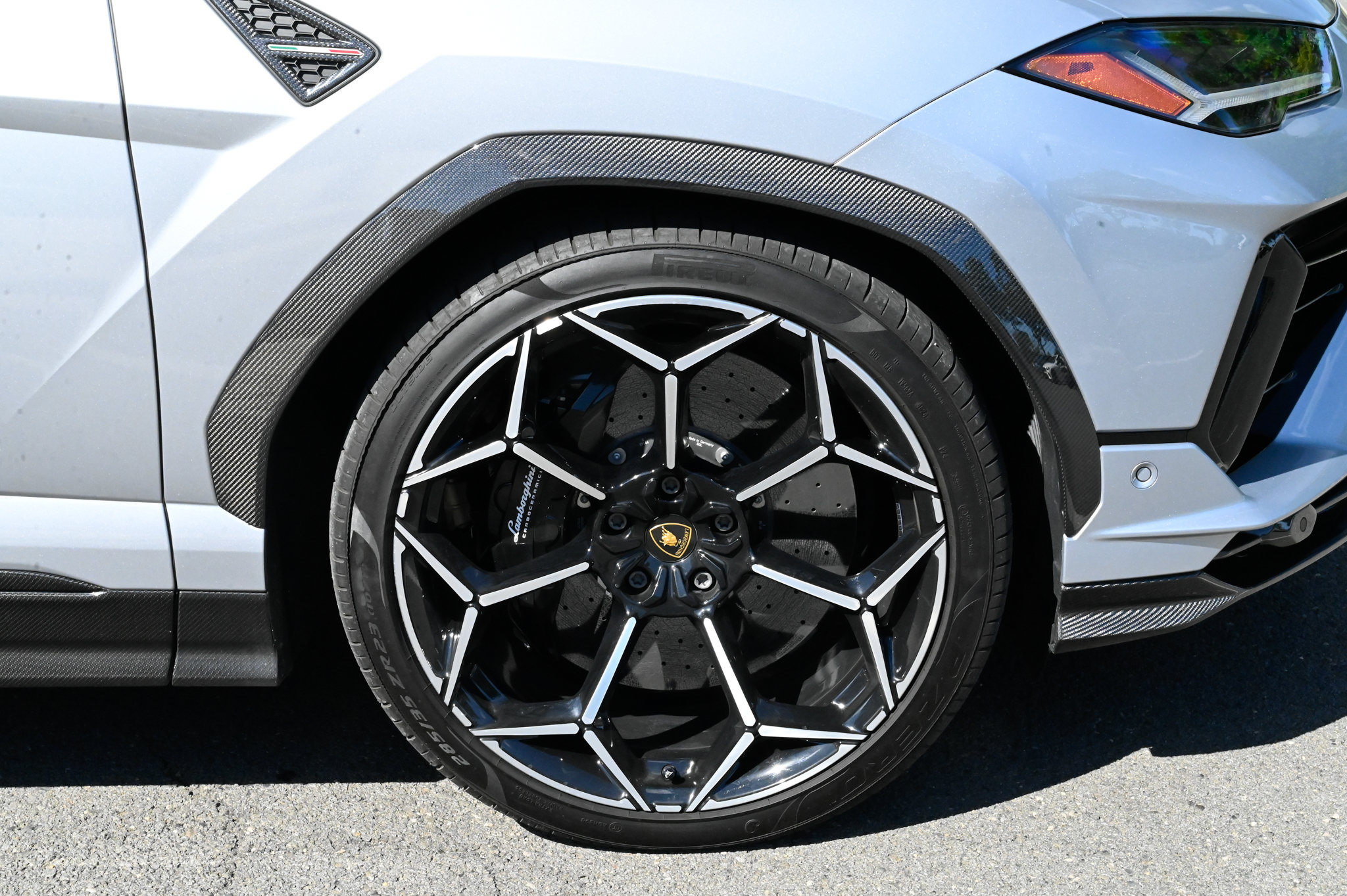 Used 2024 Lamborghini Urus Performante AWD/4WD image 12