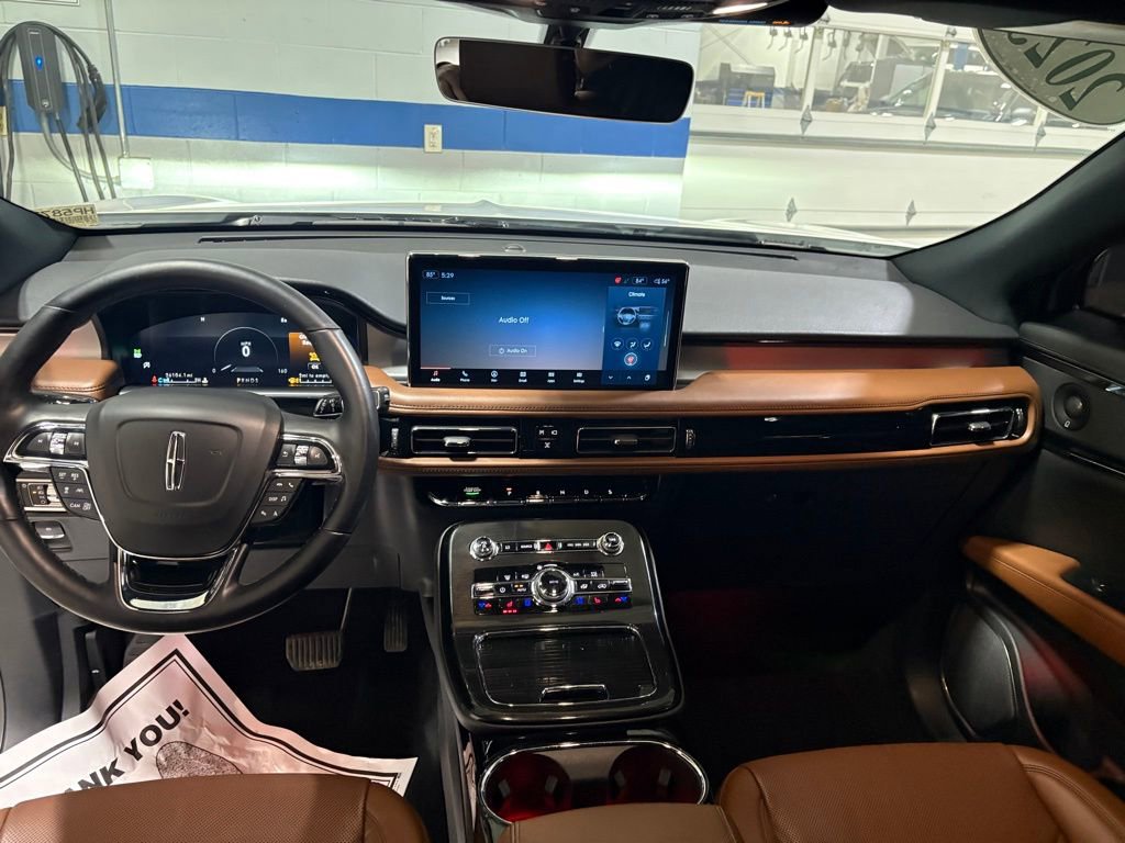 Used 2023 Lincoln Nautilus Reserve image 11