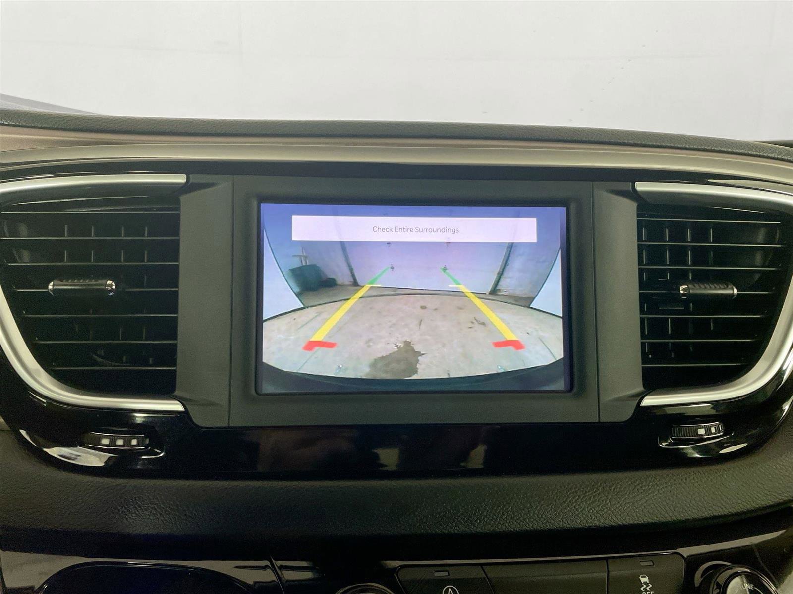 Used 2022 Chrysler Voyager LX image 5