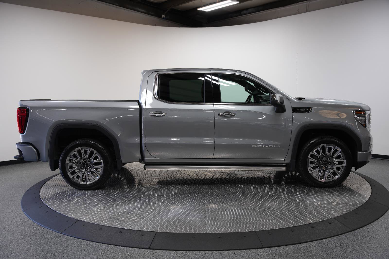 Used 2023 GMC Sierra 1500 Denali Ultimate image 12