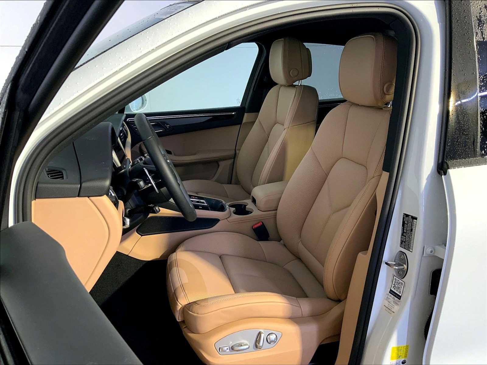 New 2026 Porsche Macan AWD/4WD image 5