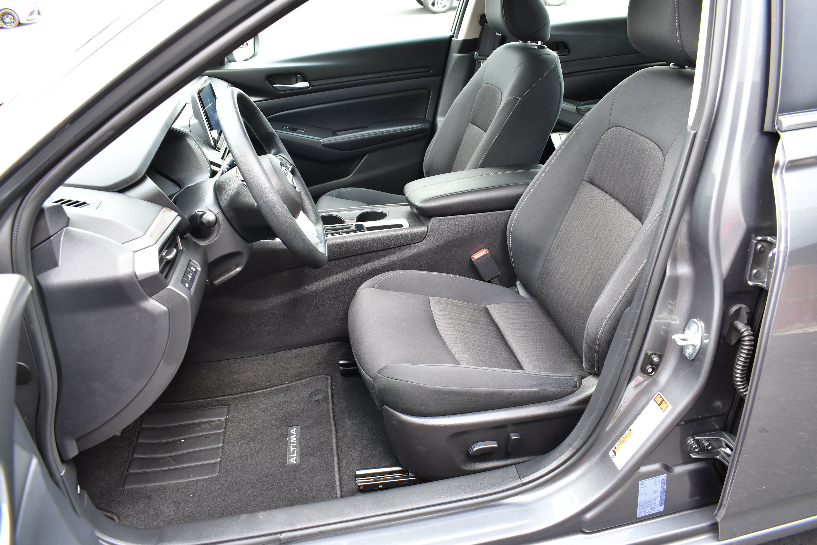 Used 2025 Nissan Altima 2.5 SV FWD image 20