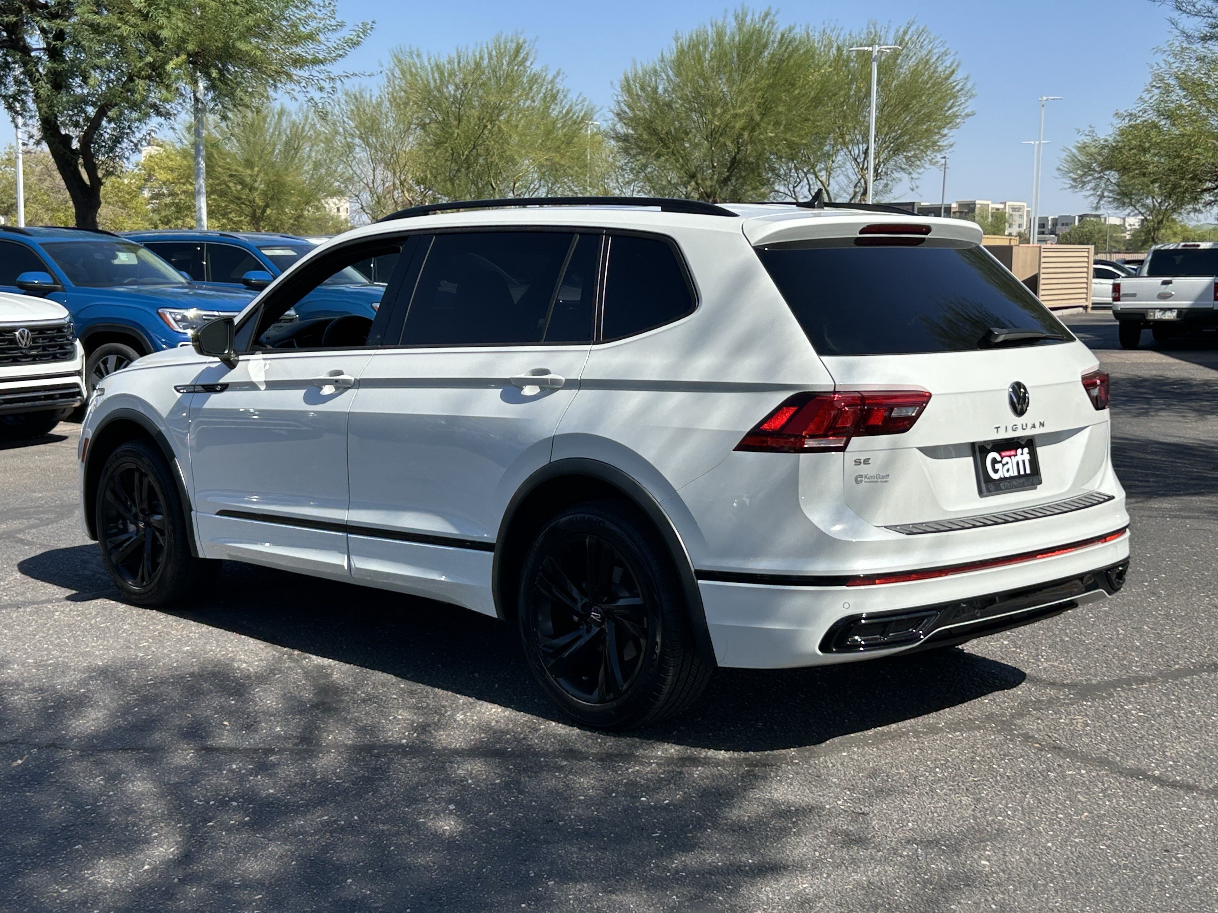 Used 2023 Volkswagen Tiguan SE R-Line FWD image 3