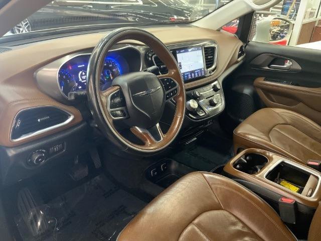 Used 2019 Chrysler Pacifica Limited w/ Tire & Wheel Group FWD image 11