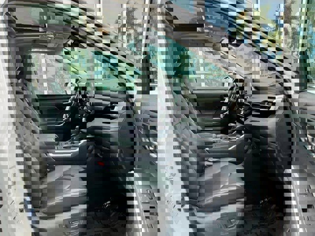 Used 2020 Toyota Highlander XLE image 18