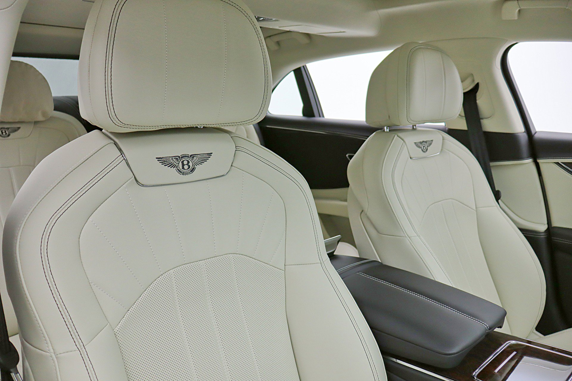 Used 2024 Bentley Flying Spur S V8 image 39