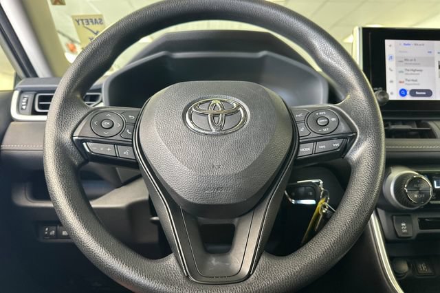 Used 2023 Toyota RAV4 LE AWD/4WD image 27