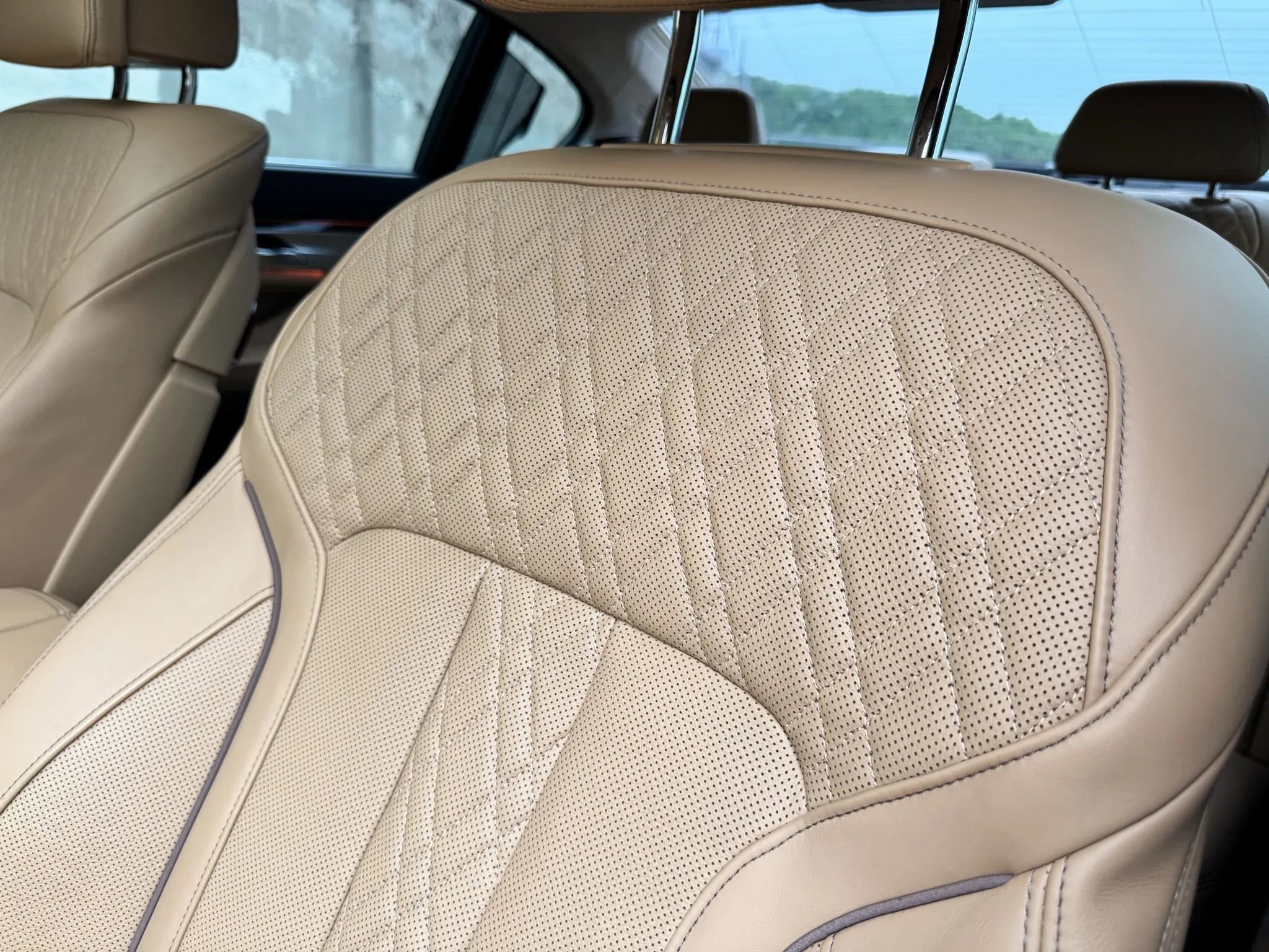 Used 2016 BMW 750i xDrive image 19