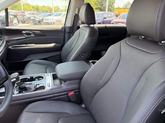 New 2027 Kia Carnival SX w/ Dark Edition Package FWD image 18