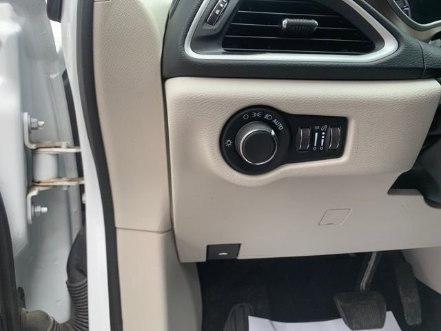 Used 2023 Chrysler Voyager LX FWD image 13