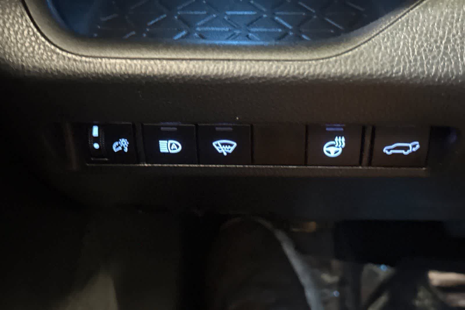 Used 2019 Toyota RAV4 XSE w/ XSE Weather Package AWD/4WD image 33