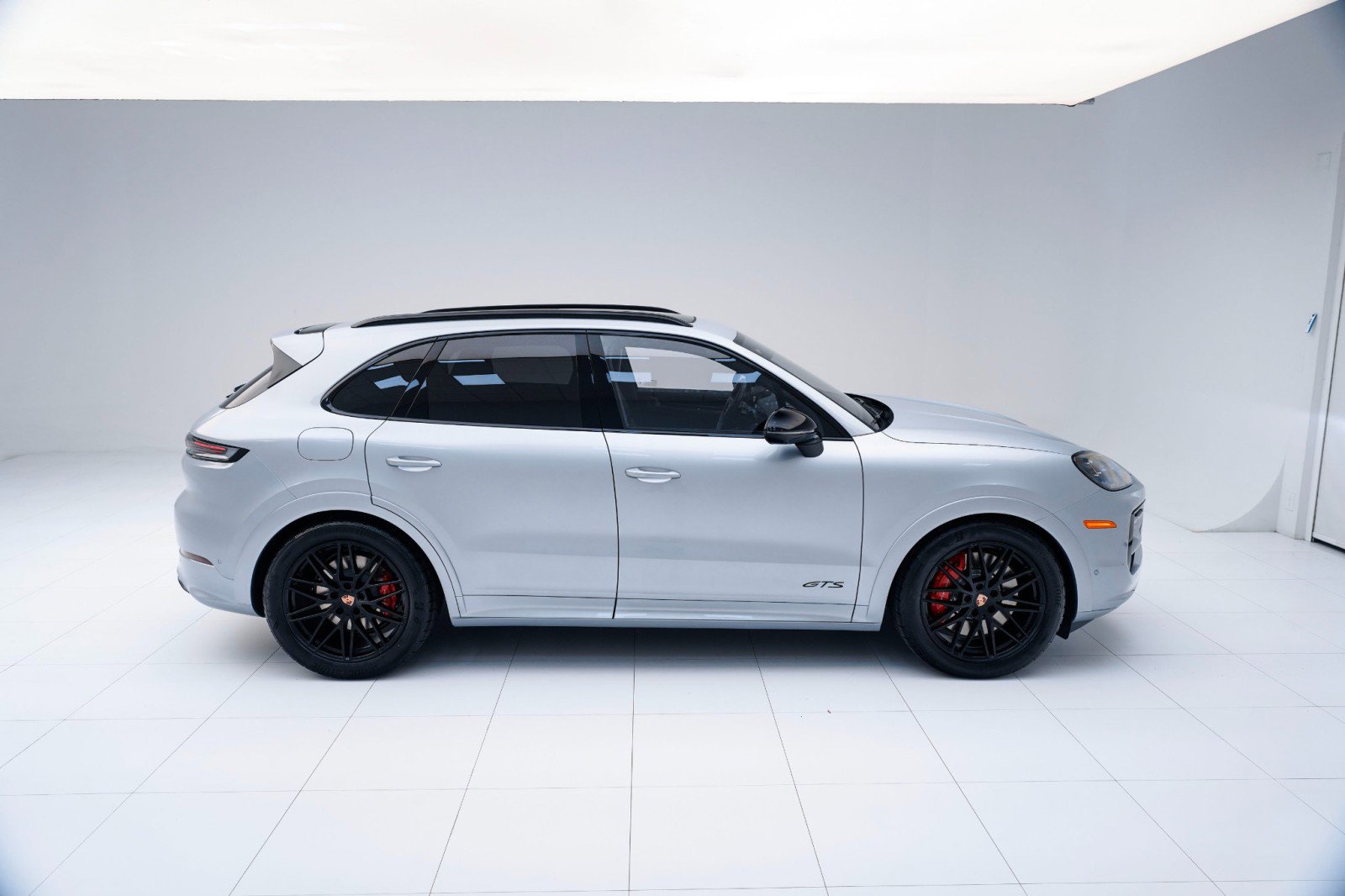 New 2026 Porsche Cayenne GTS image 4